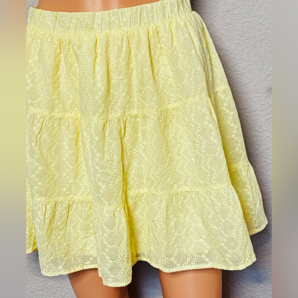 Wild Fable Eyelet Tiered Mini Skirt Pale Yellow Size S Elastic Waist - Picture 2 of 6